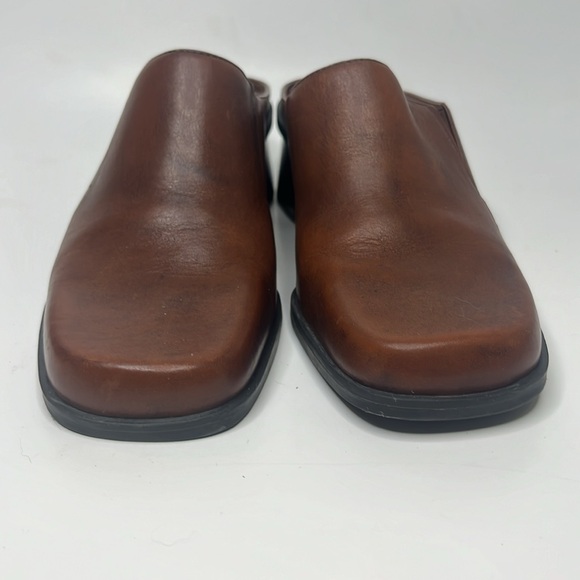 Naturalizer Quaint women’s 7m Brown leather heeled mules. - Picture 2 of 10